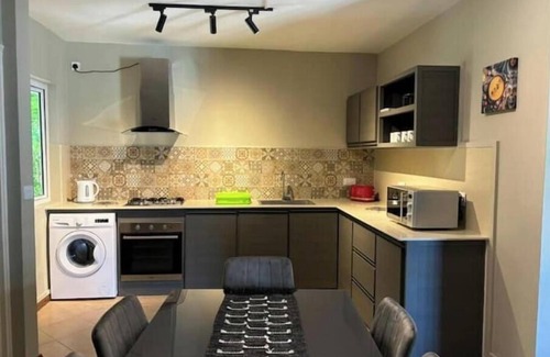 La Mivoie Apartment | West Riviera - nCentrally Located Apartment close to the beach with breakfast.