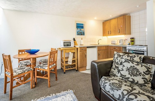 Yarmouth Apartment | WEST SEA VIEW NO 4, pet friendly, country holiday cottage in Yarmouth