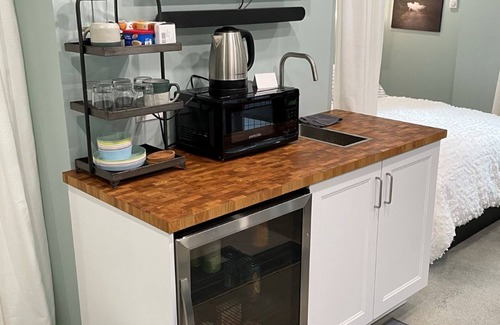 North Delridge Apartment | West Seattle Hideaway, 5 min from downtown/stadiums