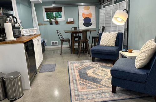 North Delridge Apartment | West Seattle Hideaway, 5 min from downtown/stadiums