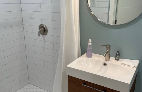 North Delridge Apartment | West Seattle Hideaway, 5 min from downtown/stadiums