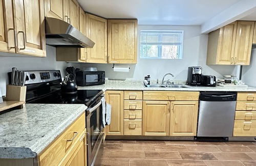 Fairmount Park House | West Seattle Suite! 2 BDRMS, FREE Parking!