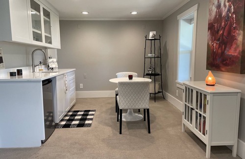 Genesee Villa | WEST SEATTLE VILLA - Daylight basement with fire pit and private entrancennn