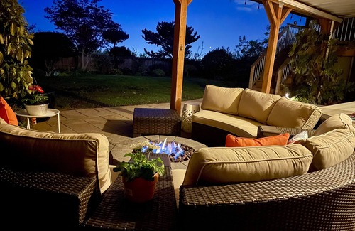 Genesee Villa | WEST SEATTLE VILLA - Daylight basement with fire pit and private entrancennn