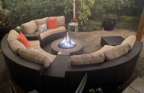 Genesee Villa | WEST SEATTLE VILLA - Daylight basement with fire pit and private entrancennn