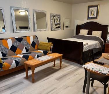 Westside Connection Apartment | West Side Grand Rapids 2 room apartment close to everything
