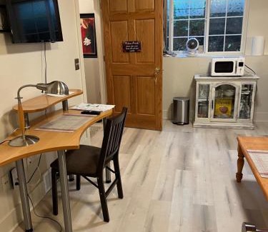 Westside Connection Apartment | West Side Grand Rapids 2 room apartment close to everything