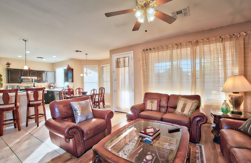 Fletcher Heights House | *West-Side Oasis Professionally sanitized