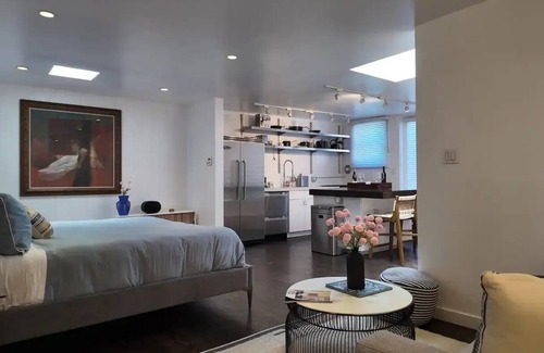 Downtown San Francisco House | West SOMA Oasis - Apartment and Studio