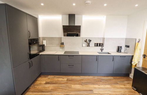 Retford Cottage | WEST STABLE, character holiday cottage, with open fire in Retford