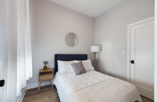 West Town Apartment | West Town 2BR with In-Unit Laundry and Onsite Parking