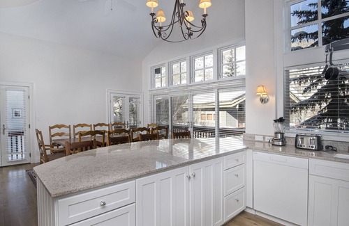 Intermountain House | West Vail Home | Steps to Bus | 5 Mins to Vail Village | Stephen's Park