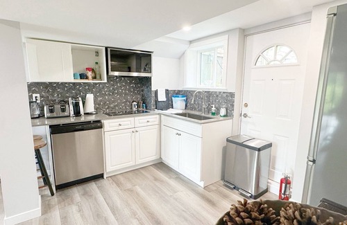West Vancouver Apartment | West Vancouver · Landmark View · Prime Location · 3BR Private Suite