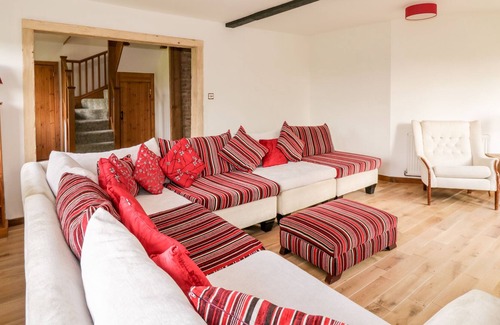 Horseheath Cottage | WEST VIEW COTTAGE, pet friendly in Linton, Cambridgeshire