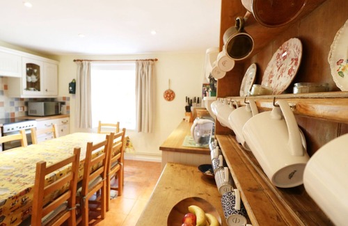Shorwell Cottage | WEST VIEW, family friendly, character holiday cottage in Shorwell