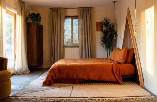 Yucca Valley House | West & Wild Yucca Hip Modern Pool Sleeps 10