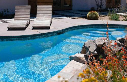 Yucca Valley House | West & Wild Yucca Hip Modern Pool Sleeps 10
