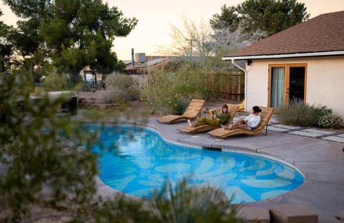 Yucca Valley House | West & Wild Yucca Hip Modern Pool Sleeps 10