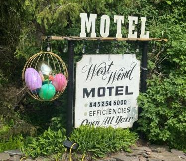 Fleischmanns Hotel | West Wind Motel