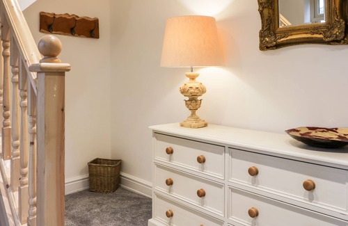 Full Sutton Cottage | WEST WING APARTMENT, romantic, with hot tub in Stamford Bridge