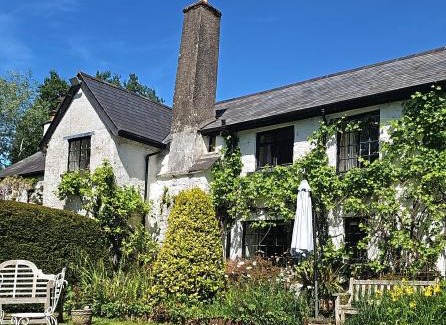 Calverleigh Apartment | West Wing Lurley Manor