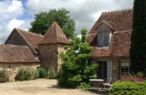 Theneuille Apartment | West wing of 17th century manoir in the heart of La France Profonde