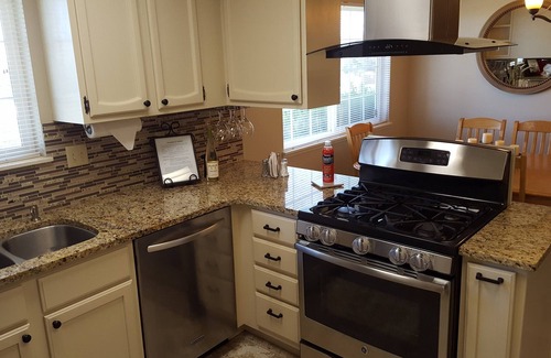 Yakima House | West Yakima - Clean - Safe - Netflix - 808 - ONWU-LLC, Great location to begin your adventure.