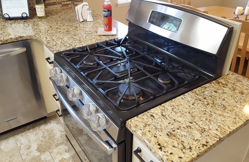 Yakima House | West Yakima - Clean - Safe - Netflix - 808 - ONWU-LLC, Great location to begin your adventure.