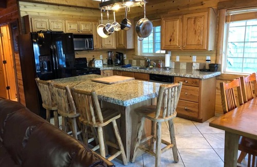 Island Park Cabin | West Yellowstone · 3 Smart TVs Hot Tub Golf Course Yellowstone