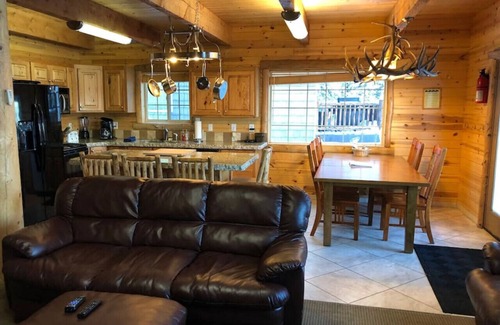 Island Park Cabin | West Yellowstone · 3 Smart TVs Hot Tub Golf Course Yellowstone