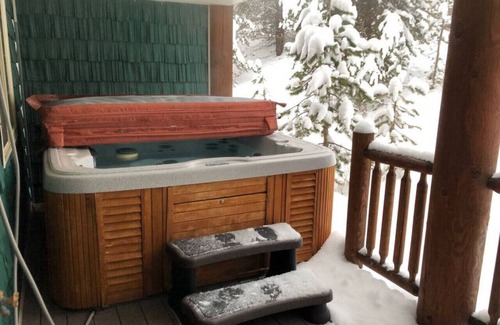 Island Park Cabin | West Yellowstone · 3 Smart TVs Hot Tub Golf Course Yellowstone