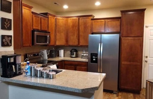 Northglenn House | Westbury Townhome with community pool