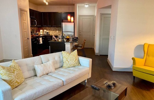Woodlake - Briar Meadow Apartment | Westchase Long term Pool King Bed fully equipped