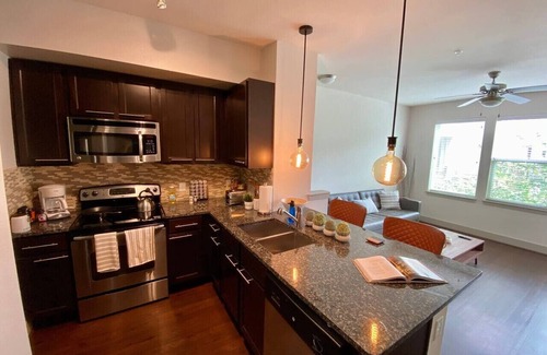 Woodlake - Briar Meadow Apartment | Westchase Long term Pool King Bed fully equipped