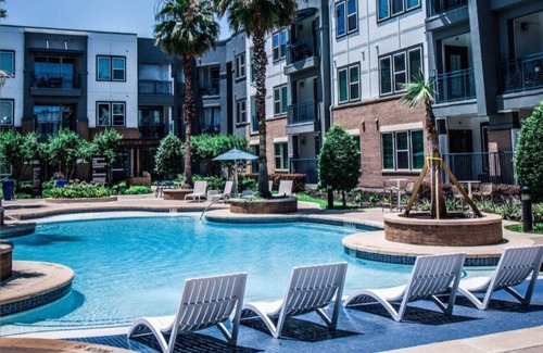 Woodlake - Briar Meadow Apartment | Westchase Long term Pool King Bed fully equipped