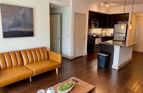 Woodlake - Briar Meadow Apartment | Westchase Modern Longterm pool view 2B2B King