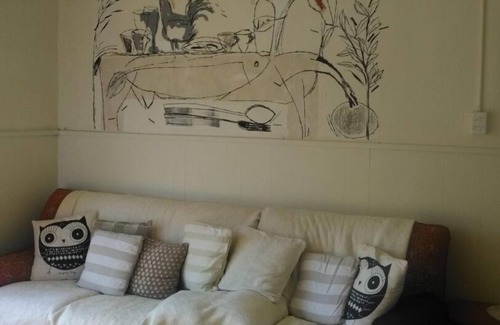 Hector House | Westcoast Blue Penguin Bach - Classic NZ Coastal Kiwi Bach