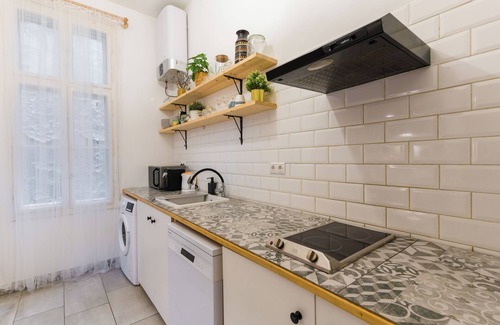 Ujlipotvaros Apartment | Westend 1-bedroom apartment with AC, WiFi in delightful Budapest