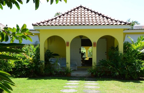 Merlin Bay Villa | WESTERLEE 3 bedroom 2 bathroom with POOL