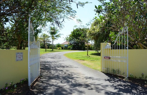 Merlin Bay Villa | WESTERLEE 3 bedroom 2 bathroom with POOL