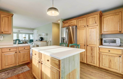Misquamicut House | Westerly Retreat ~ 1/4 Mi to Private Beach!