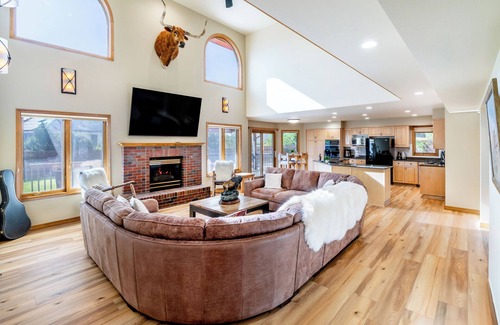 Pueblo House | Western Art Escape & Outdoor Fun!