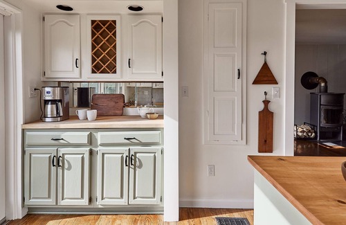 Cochecton House | Western Catskills Farmhouse with pool