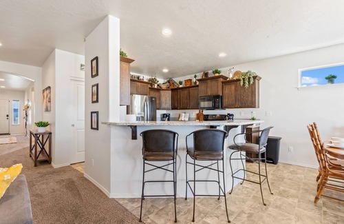 Caldwell House | Western Charm | Caldwell | Hot Tub | Near C of I