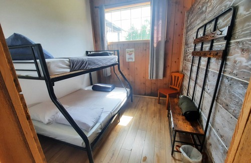 Val-des-Lacs House | Western dormatory at Ranch Mont-Tremblant CITQ#305173n9 semi-private bedrooms