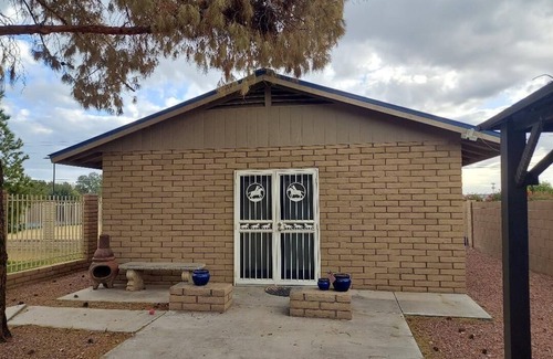 Peoria House | Western Guest House with AC in charming Peoria