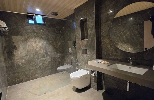 Chandrapur Hotel | Western Hotel