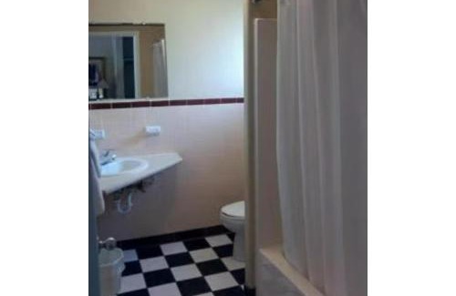 Hamilton Hotel | Western Inn