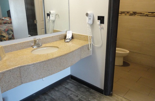 South Pensacola Hotel | Western Inn
