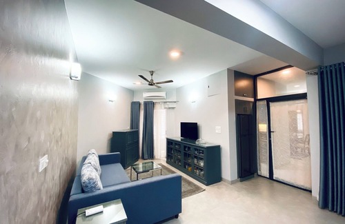 Banani House | Western Luxury in Bustling Banani, Dhaka. Entire floor with 2-bedroom apartment.